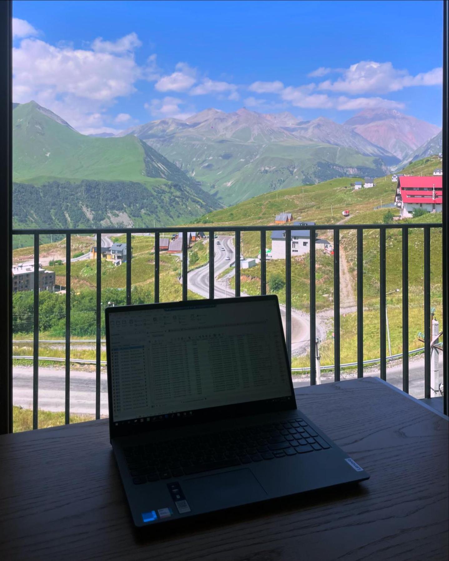Sunny Days Gudauri Apartment Luaran gambar
